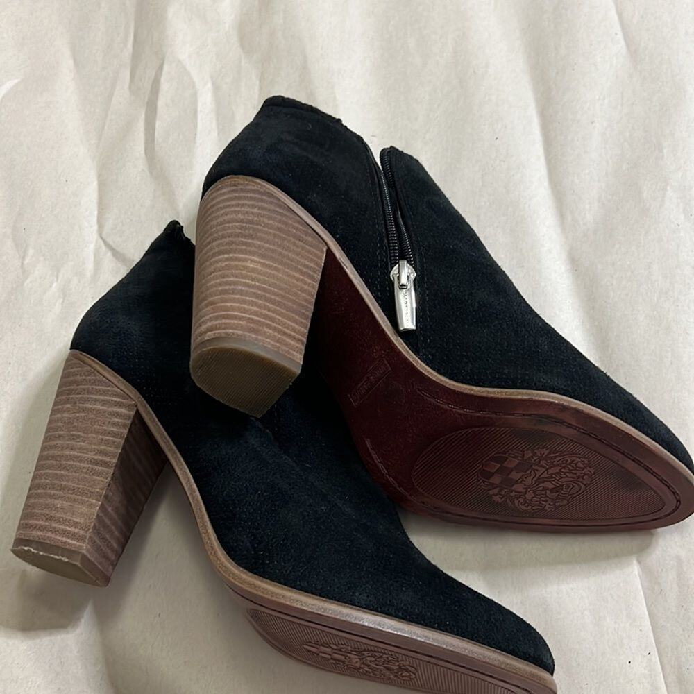 VINCE CAMUTO FERNLEE BOOTIE SIZE 8 1/2M - Picture 3 of 7